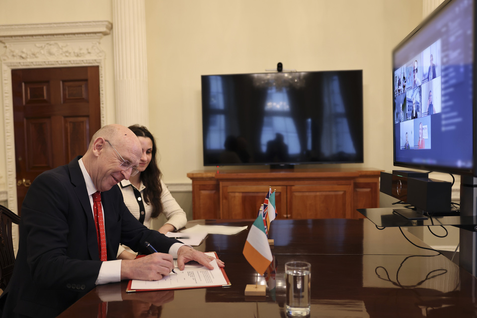 Reino Unido e Irlanda concordam Memorando de Entendimento atualizado sobre cooperação bilateral em defesa