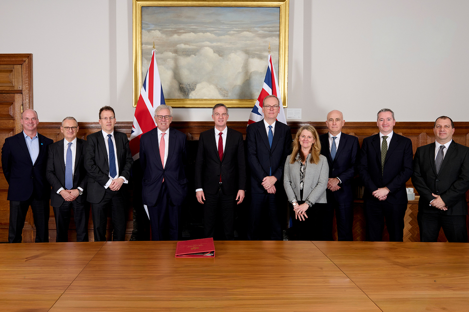 Os prestadores do Reino Unido aumentam com £11 bilhões de empurrão para apoiar os negócios britânicos