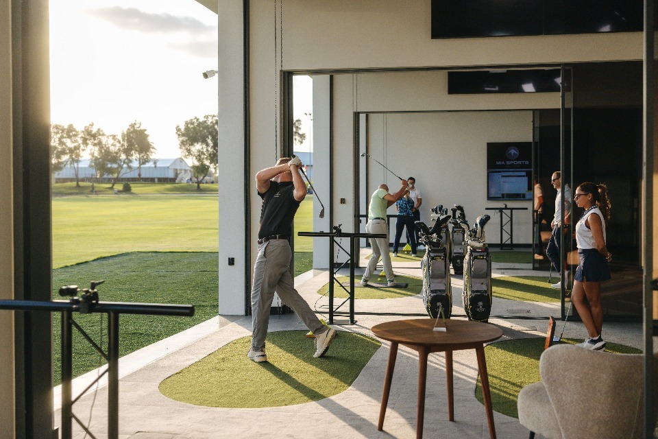 Imagem relacionada à notícia: Huddersfield Golf Tees Tech Firm para o sucesso internacional