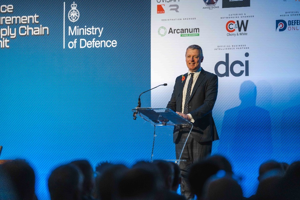 O governo lança uma chamada à ação da indústria 'Back British' para impulsionar empregos, negócios e habilidades no Reino Unido